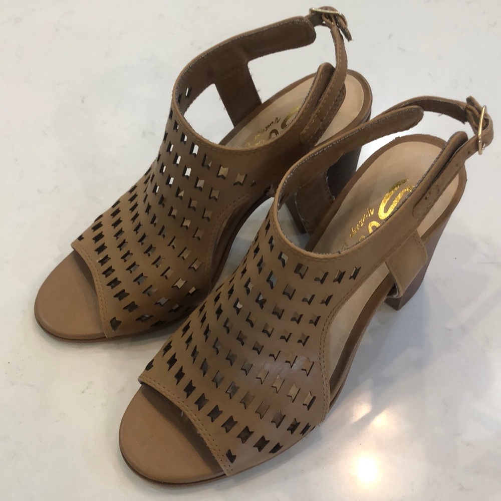 S. Bicca  tan/brown Vanda leather sandals excellent condition women's size 7